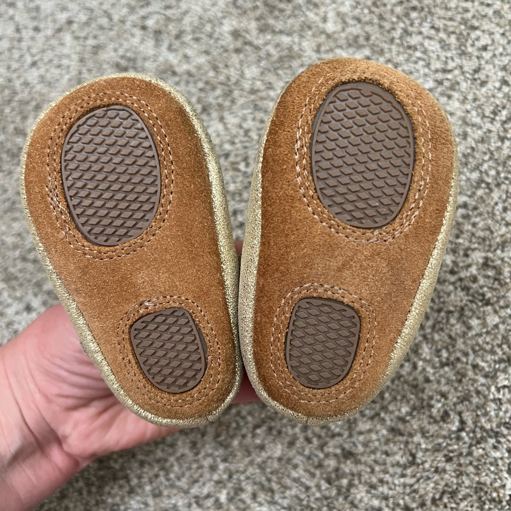 Worn once, like new! Gold little love bug shoes size 2 - Picture 2 of 4